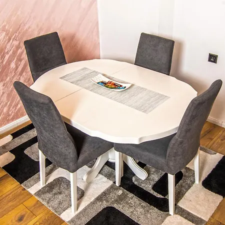 Tesic アパート ヴァリェヴォ