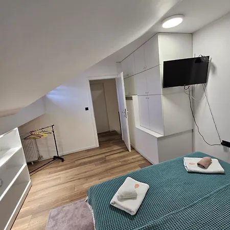 アパート Tesic ヴァリェヴォ